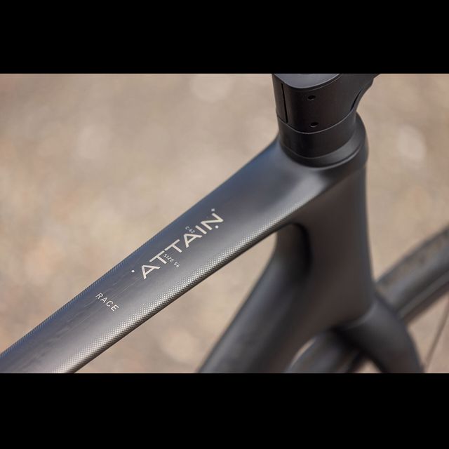 CUBE Attain C:62 Race 2027 maantiepyörä